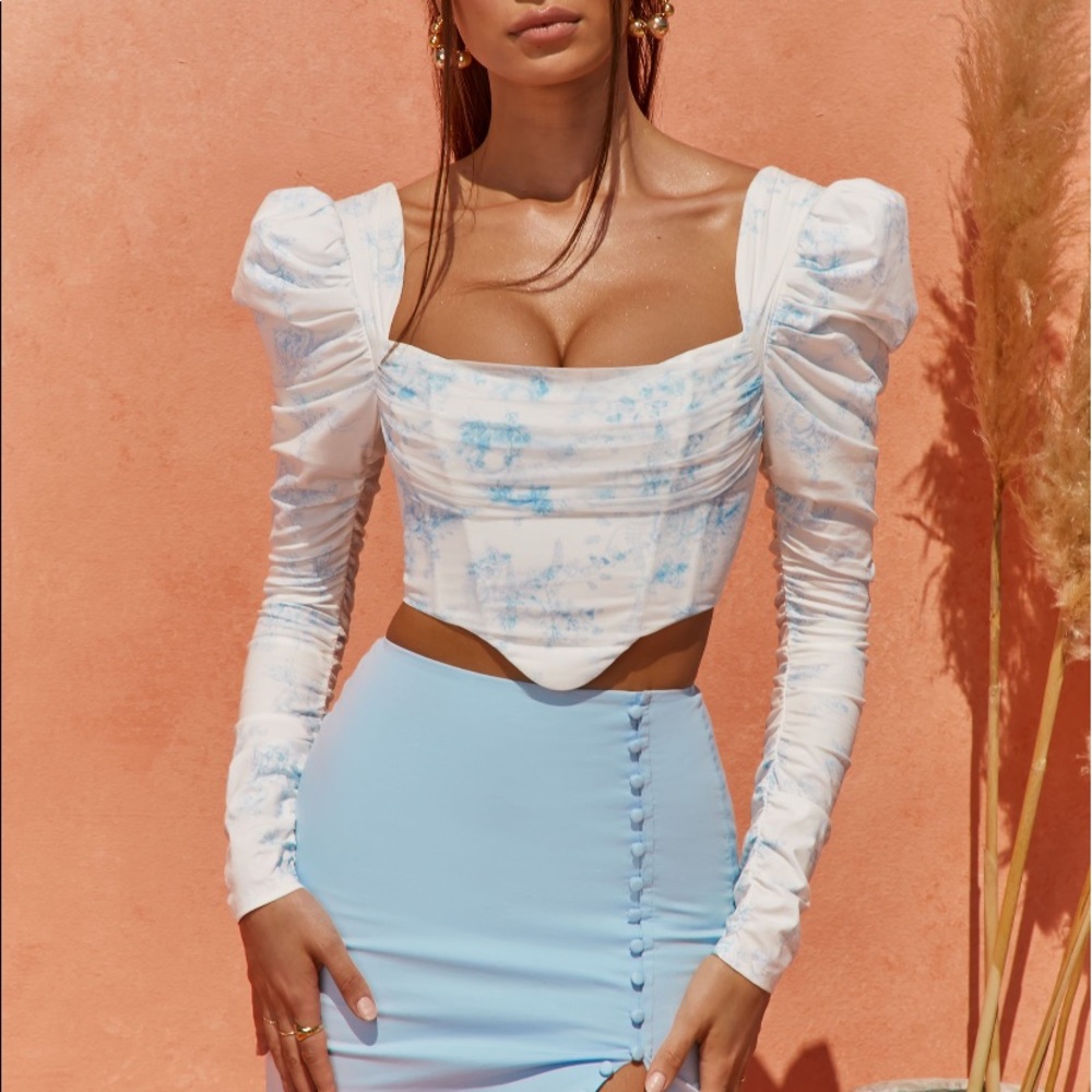 Oh Polly blue flower romantic crop top